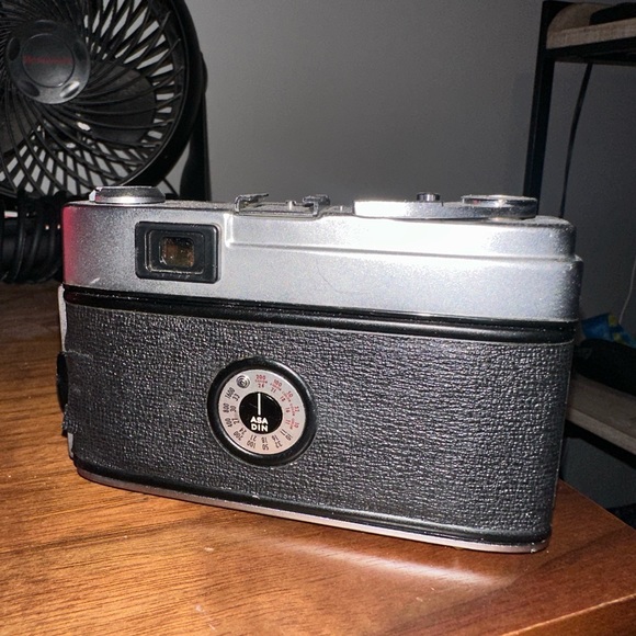 Minolta A6 Authentic Film Camera - Picture 4 of 4